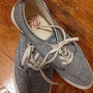 🏄‍♀️Roxy striped tennis shoes 🏄‍♀️